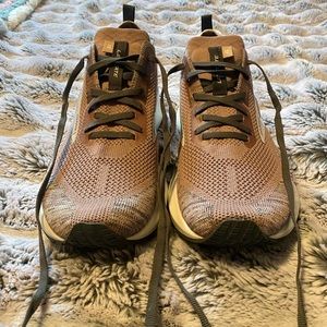 Brooks Levitate 4.0 running shoes